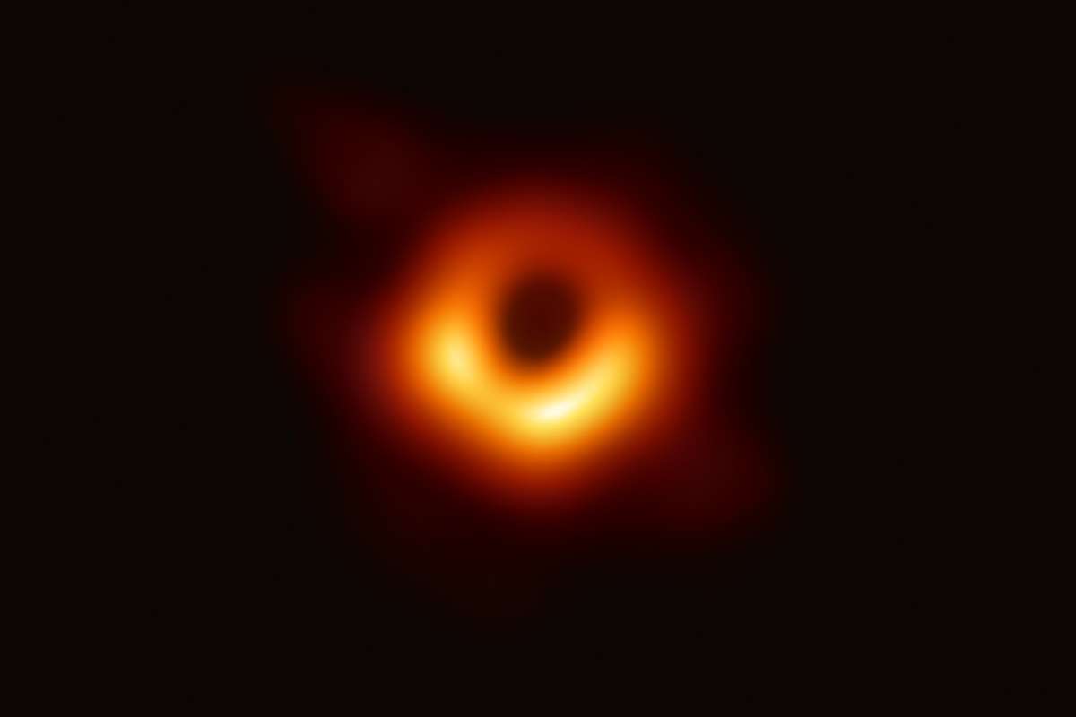 black-hole-lubang-hitam